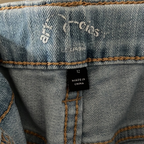 Girls jeans in the size 12 from Target/ Art Class - Picture 3 of 3